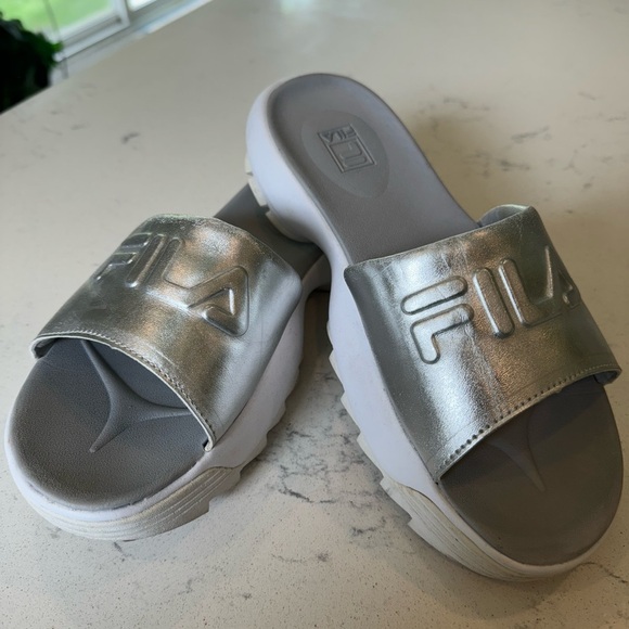 Gently used Fila Women’s disruptor sandal size 9 metallic silver and white. - Picture 1 of 4